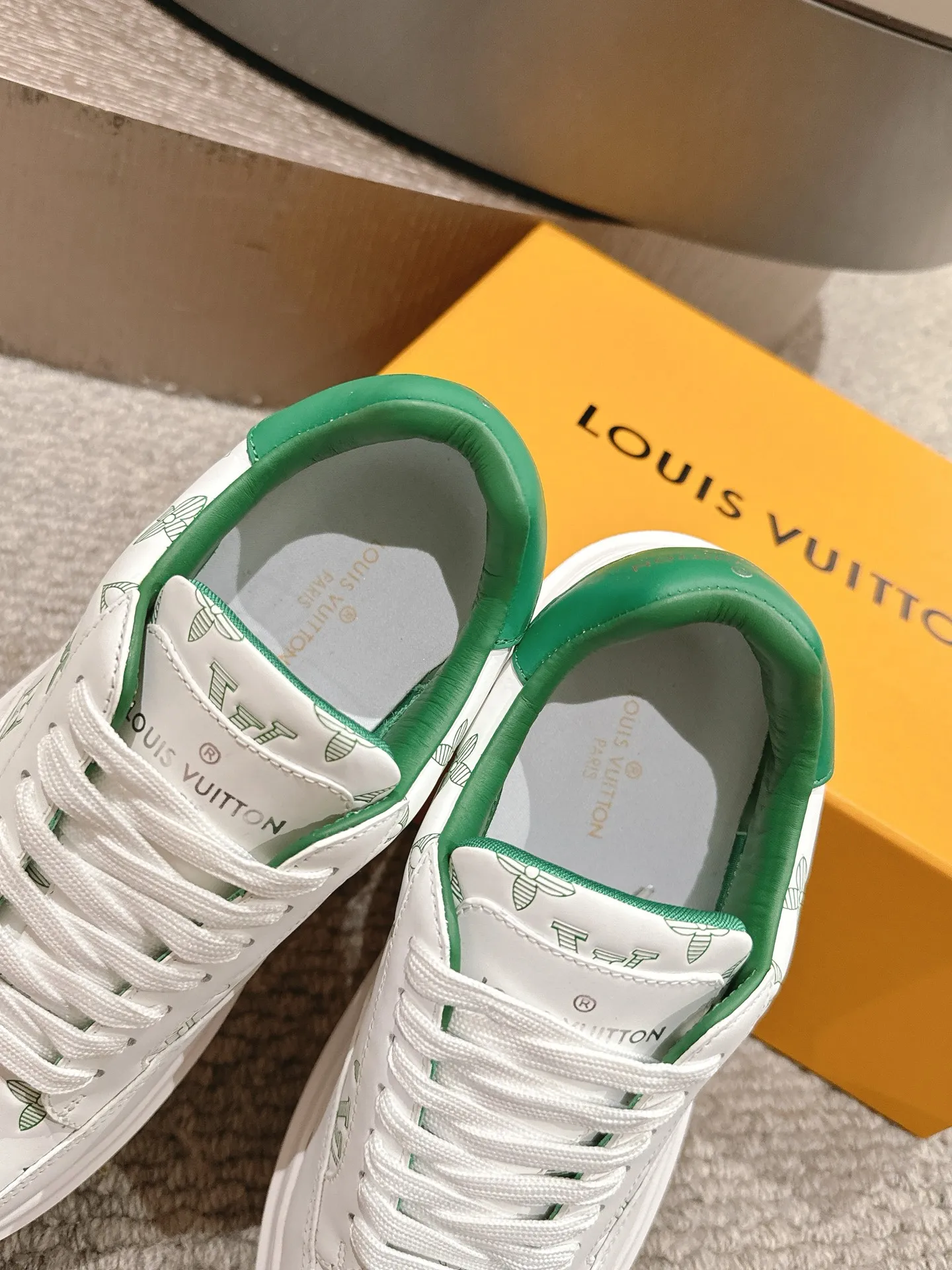 👟👟Ex-factory price 680👟👟 Women's shoes, women's clothing, LV25 new style, white shoes, best-selling models in the counter window, very three-dimensional and beautiful! Personalized printing, three-dimensional printed cowhide fabric...cowhide feet...original 4cm thick sole...Logo hot stamping, matching packaging, code number: 37-44 (45 customized, non-refundable)